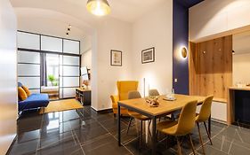 Glam Central Apartment